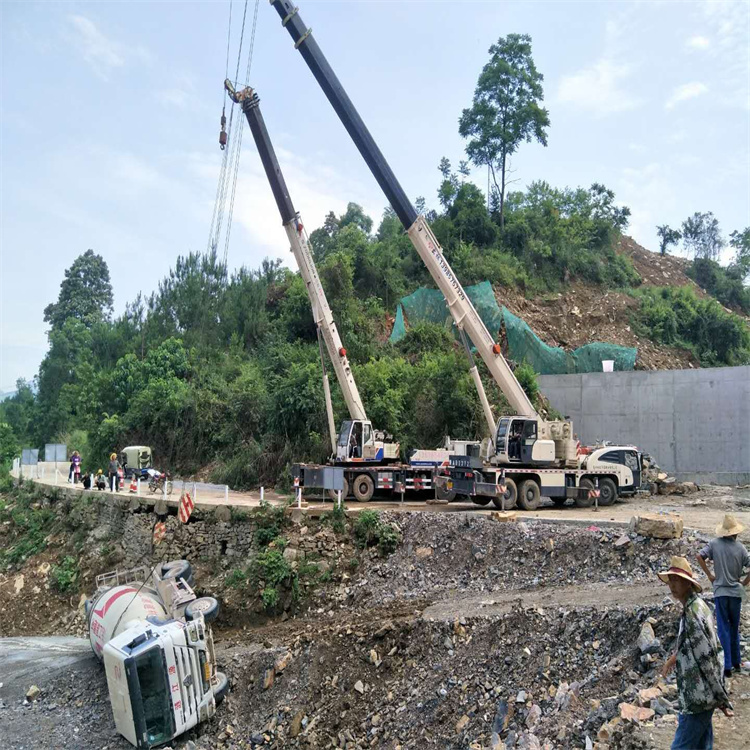 松溪县汽车掉沟里叫吊车救援要多少钱